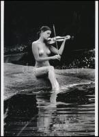 cca 1980 "Hegedűre írt tóparti szonáta", szolidan erotikus felvétel, 1 db modern nagyítás, jelzés nélkül, 21x15 cm