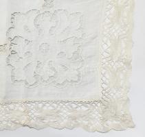 Horgolt terítő 105x75 cm