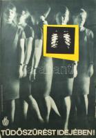 1965 Csonka Mária - Maklári Ernő: Tüdőszűrést idejében! Egészségügyi felvilágosító plakát, ofszet, papír, jelzett a plakáton, Athenaeum, lapszéli apró szakadásokkal, 67x47 cm