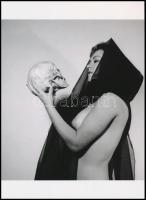 cca 1938 "Elkésett párbeszéd", szolidan erotikus felvétel, 1 db modern nagyítás, jelzés nélkül, 21x15 cm