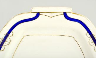 cca 1900/1920 Szecessziós mintás osztrák pecsenyés kínáló, jelzett, kopással, 44x28 cm