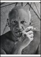 1952 Willy Maywald (1907-1985) német fotográfus felvétele Picassoról, 1 db modern nagyítás, jelzés nélkül, 21x15 cm