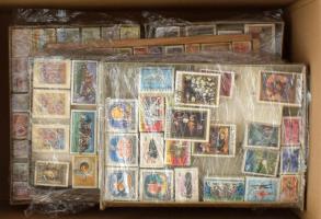 Kb 400-500 db magyar bündli, képes és forgalmi is, 17 db tálcán, régi hagyatékból