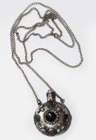 2 darab Bohemia parfümös üveg, jelzés nélkül, egyik köves, egy kő hiánnyal 6 cm, 4 cm