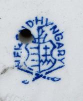 Herendi mesét olvasó gyermek. Jelzett, kézzel festett, hibátlan, m: 7 cm