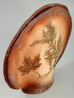 Szemereki Teréz levél lenyomatos virágtartó, jelzett, minimális kopással, 27x30 cm