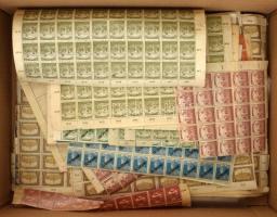 Főleg ívdarabok, tömbök az 1920 előtti időszakból, néhány teljes ívvel, nagyrészt postatiszta anyag