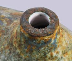 Simó Ágoston (1925-2011): Fekvő kavicsváza. Magas hőfokon égetett, rézoxiddal színezett, samottos ag...