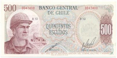 Chile 1971(1973) 500Esc "A bányászat államosítása" forgalmi emlékkiadás T:AU, sarokhajlás Chile 1971(1973) 500 Escudos "Nationalization of Mining" circulating commemorative issue C:AU, folded corner Krause P#145