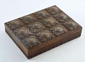 Iparművész fa doboz, réz rátétekkel, 12x16 cm