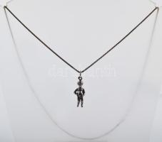 Ezüst (Ag) venezianer nyaklánc Manneken Pis medállal, jelzett, h: 48 cm, medál: 2,8 cm, nettó: 5,7 g