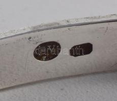 Ezüst (Ag) mintás karperec, jelzett, d: 6,6 cm, nettó: 10,4 g