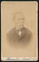 cca 1890 Idős úr portréja, vizitkártya Boronkai (Boronkay) Benő budapesti műterméből (IV. ker. Magyar utcza 25 sz.), a hátoldalon feliratozva, kissé foltos, 10,5x6,5 cm (Ritka!)