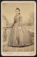 cca 1870 Hölgy egészalakos portréja, vizitkártya Josef Achtzehner pesti műterméből, 10x6,5 cm