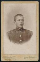 cca 1905 Fiatal katona vagy kadét portréja, vizitkártya Weinrich Sámuel marosvásárhelyi műterméből, kissé foltos, 10,5x6,5 cm