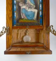 A Piéta jelenetét ábrázoló szoborral díszített fali kegytárgy, cca 1950, gyertyatartó résszel, fiókj...