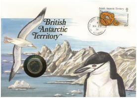 Nagy-Britannia 1990. 5p "Brit Antarktiszi Terület" érmés borítékban, bélyegzéses bélyeggel, német nyelvű leírással T:UNC Great Britain 1990. 5 Pence in "British Antarctic Territory" coin envelope with stamp and cancellation, with German description C:UNC