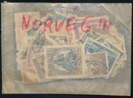 245 db főleg Arató-Parlament és néhány Nagy Madonna bélyeg mind hármaslyukasztással, kis zacskóban ö...