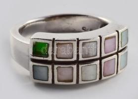 Ezüst (Ag) gyöngyházberakásos gyűrű, jelzett, méret: 56, bruttó: 6,3 g