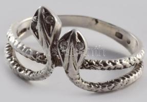 Ezüst (Ag) kígyófejes köves gyűrű, jelzett, méret: 57, bruttó: 2,6 g