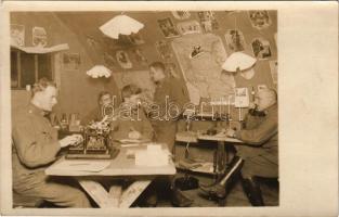 1916 Első világháborús tábori tiszti szoba, katonák, belső / WWI Austro-Hungarian K.u.k. military, field room interior, soldiers. photo + "K.u.K. Infanterieregiment Freiherr von Bolfras Nr. 84" "K.u.k. Etappenpostamt 142" (EK)