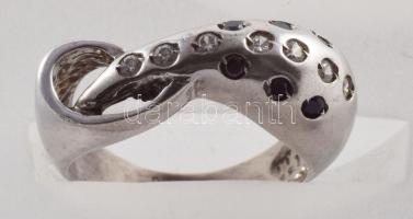 Ezüst (Ag) színes köves gyűrű, jelzett, méret: 55, bruttó: 5,5 g