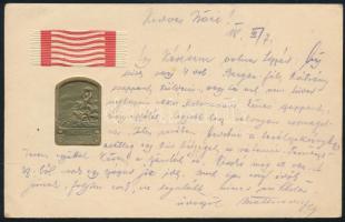 1918 Tábori posta levelezőlap kisméretű "Isonzo" és piros-fehér sávos dombornyomással Budapestre