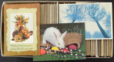 Kb. 800 db vegyes modern üdvözlőlap egy dobozban: ünnepek, reklám, stb. / Cca. 800 mixed modern greeting postcards in a box: holidays, advertisements, etc.