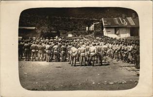 1917 Albánia, Kula Lums (Kulla e Lumës), nagymisét tart Petrovics Emil római katolikus tábori lelkész, IV. Károly király születésnapja, osztrák-magyar katonák / WWI Austro-Hungarian K.u.k. military, military field mass in Albania, soldiers, birthday of King Charles I of Austria. photo (EK)
