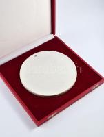 Meissen Wilhelm Pieck plakett, jelzett, dobozában, d: 15 cm