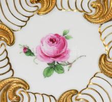 cca 1920 Meissen "Rokokó" asztalközép kínáló, festett rózsa mintával, jelzett, egy helyen ...