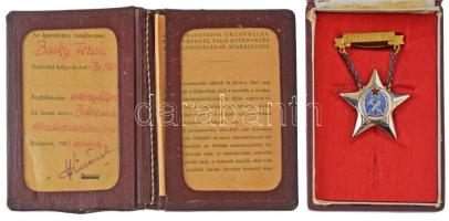 1953. "Sztahanovista" zománcozott fém kitüntetés, eredeti tokban, viselői igazolvánnyal T:AU