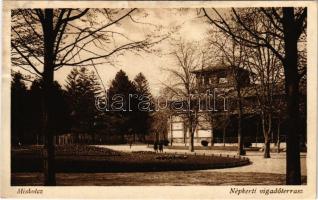 Miskolc, Népkerti vigadóterasz. Móriczné N. Lenke felvétele (r)