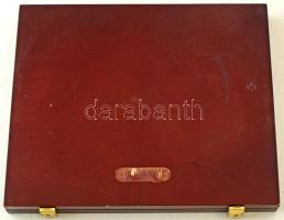 Fa éremtartó kazetta, 12 férőhellyel, használt, de jó állapotban