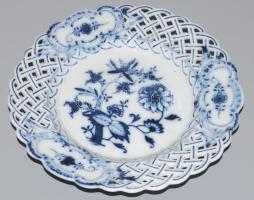 Meissen máz alatti kobaltkék hagymamintával festett áttört dísztál, jelzett, hibátlan, d: 20 cm