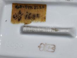 1925-1952 Porzellanfabrik Arno Fischer kutyával harmonikázó férfi, jelzett, kutya füle sérült, m: 11...