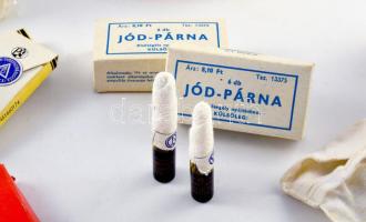 cca 1970 Egészségügyi rajtáska, valószínűleg úttörők által, hadijáték kellékeként használt elsősegél...