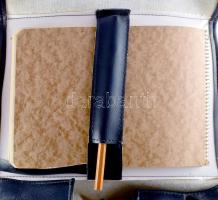 cca 1970 Egészségügyi rajtáska, valószínűleg úttörők által, hadijáték kellékeként használt elsősegél...