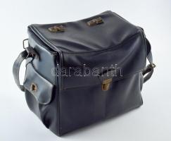 cca 1970 Egészségügyi rajtáska, valószínűleg úttörők által, hadijáték kellékeként használt elsősegél...