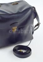 cca 1970 Egészségügyi rajtáska, valószínűleg úttörők által, hadijáték kellékeként használt elsősegél...