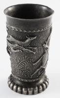 Vadászmintával díszített vastag ón pohár, m: 12,5 cm