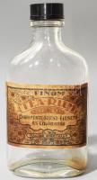 cca 1940-1950 'Finom Tea-Rum" Budapesti Szesz-Élesztő- és Likőrgyár címkés laposüveg, jó állapotban, m: 16 cm