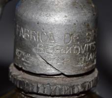 Borostyánszínű bordázott sasfejes szódás üveg, kis pattogzással, m: 27,5 cm