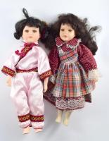 3 darab régebbi bababútor + 2 porcelán testű baba m: 40 cm