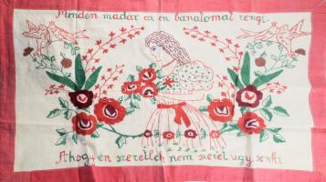 Kézzel hímzett konyhai falvédő, "Minden madár az én bánatomat zengi, Ahogy én szeretlek, nem szeret úgy senki" felirattal, 42x73 cm