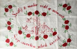 Kézzel hímzett konyhai falvédő, "Szállj te madár, szállj, vidd a szívemet, szép szeretőm neked üzenek" felirattal, 44x72 cm