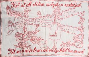 Kézzel hímzett gyermek falvédő, "Két út áll előttem, melyiken induljak, két szép szeretőm van, melyiktől búcsúzzak" felirattal, 40x72 cm