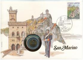 San Marino 1985. 500L bimetál felbélyegzett borítékban, bélyegzéssel, német nyelvű leírással T:UNC San Marino 1985. 500 Lire bimetallic coin in envelope with stamp and cancellation, with German description C:UNC