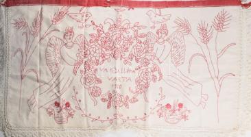 1930 Kézzel hímzett konyhai falvédő, "Varga Ilona varta 1930" felirattal, 51x95 cm