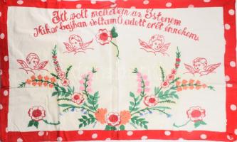 Kézzel hímzett konyhai falvédő, "Itt volt mellettem az Istenem, Mikor bajban voltam, Ő adott erőt énnekem" felirattal, 46x76 cm